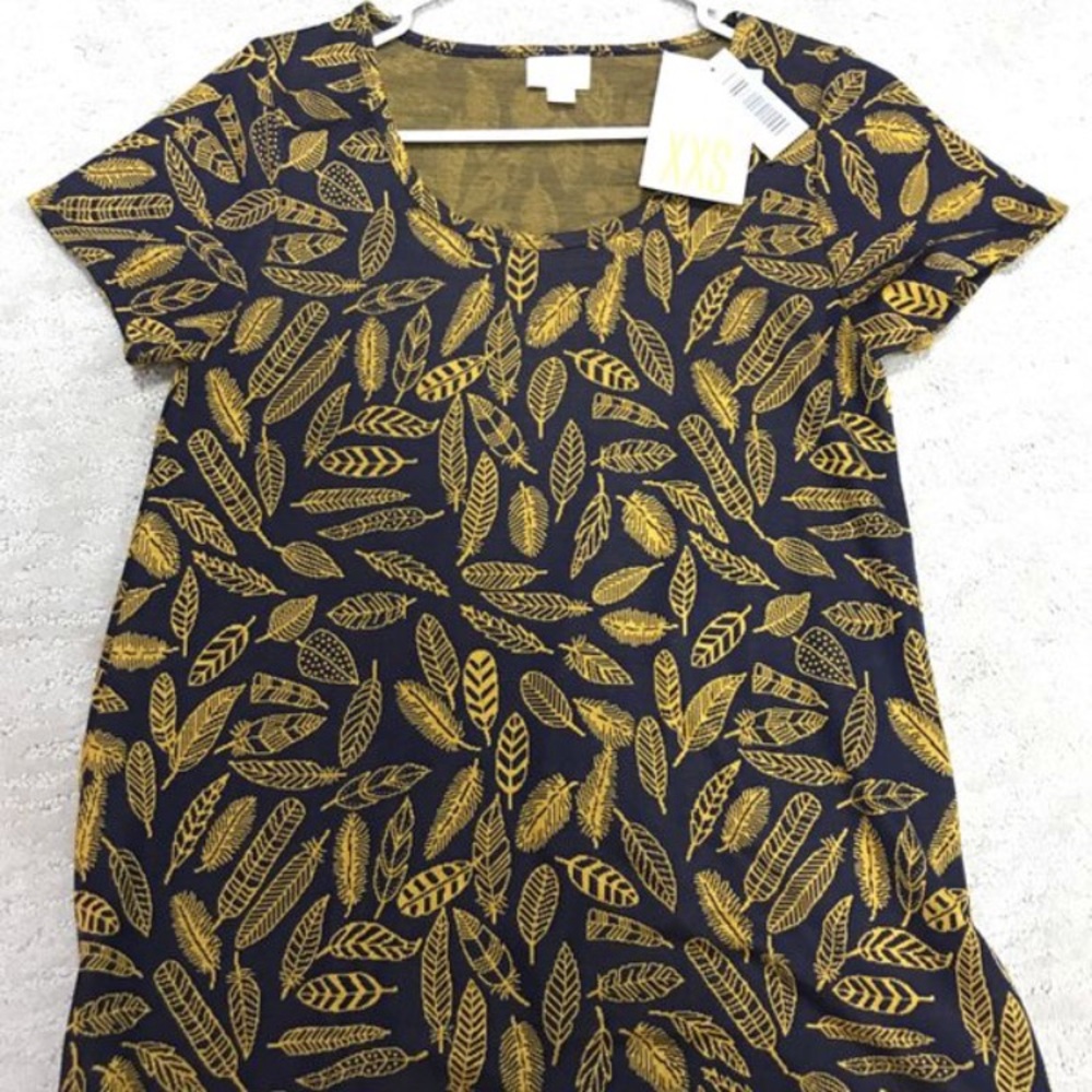 LulaRoe Classic T size XXS